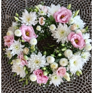 Matusepärg  diam.35cm valgete roosa lilledega