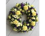 Matusepärg diam.50cm sin., kreemikat värvi lilled